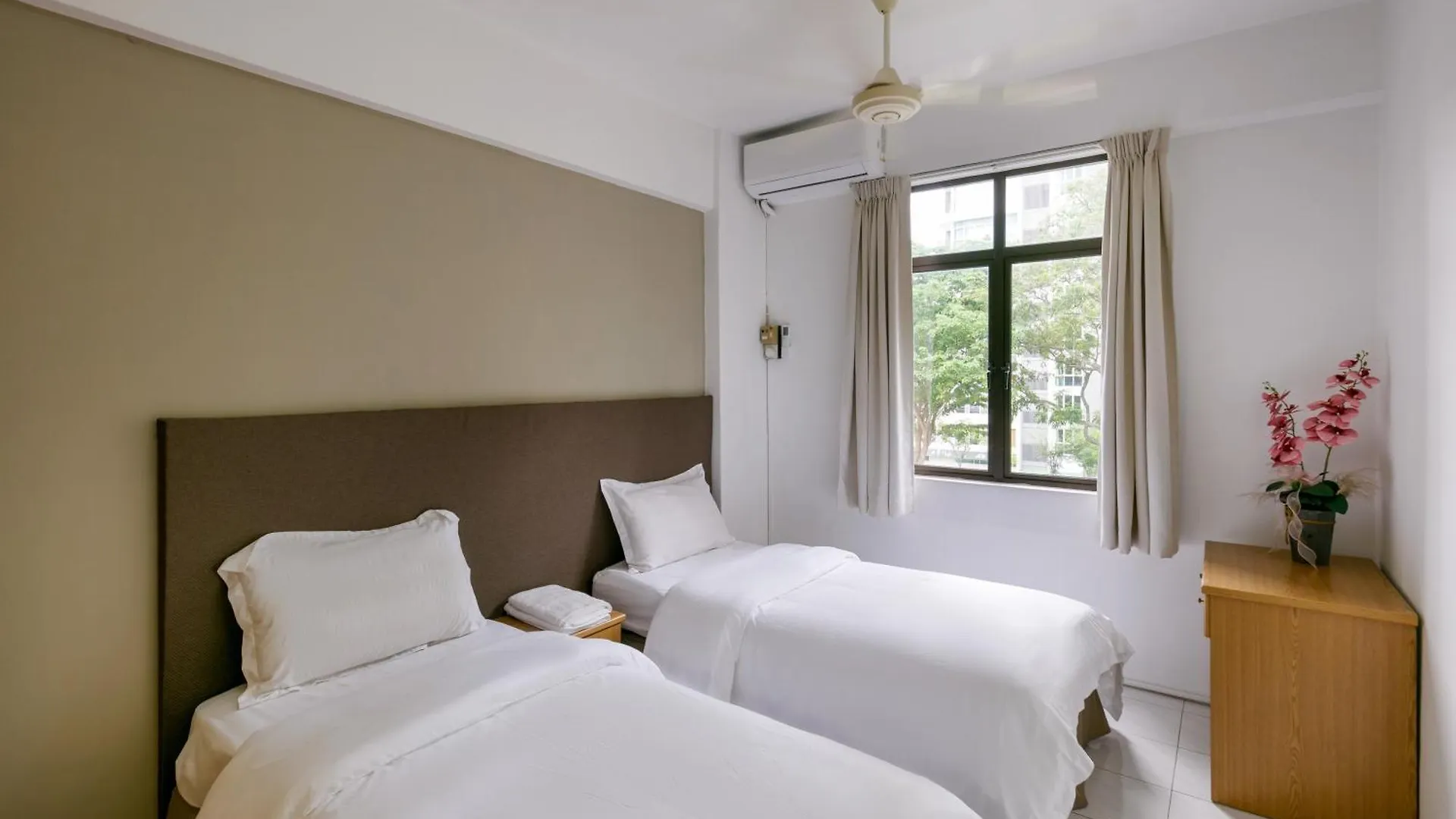 3-Bedroom Stay At Macalister Road & Georgetown, Noble Villa Penang 아파트