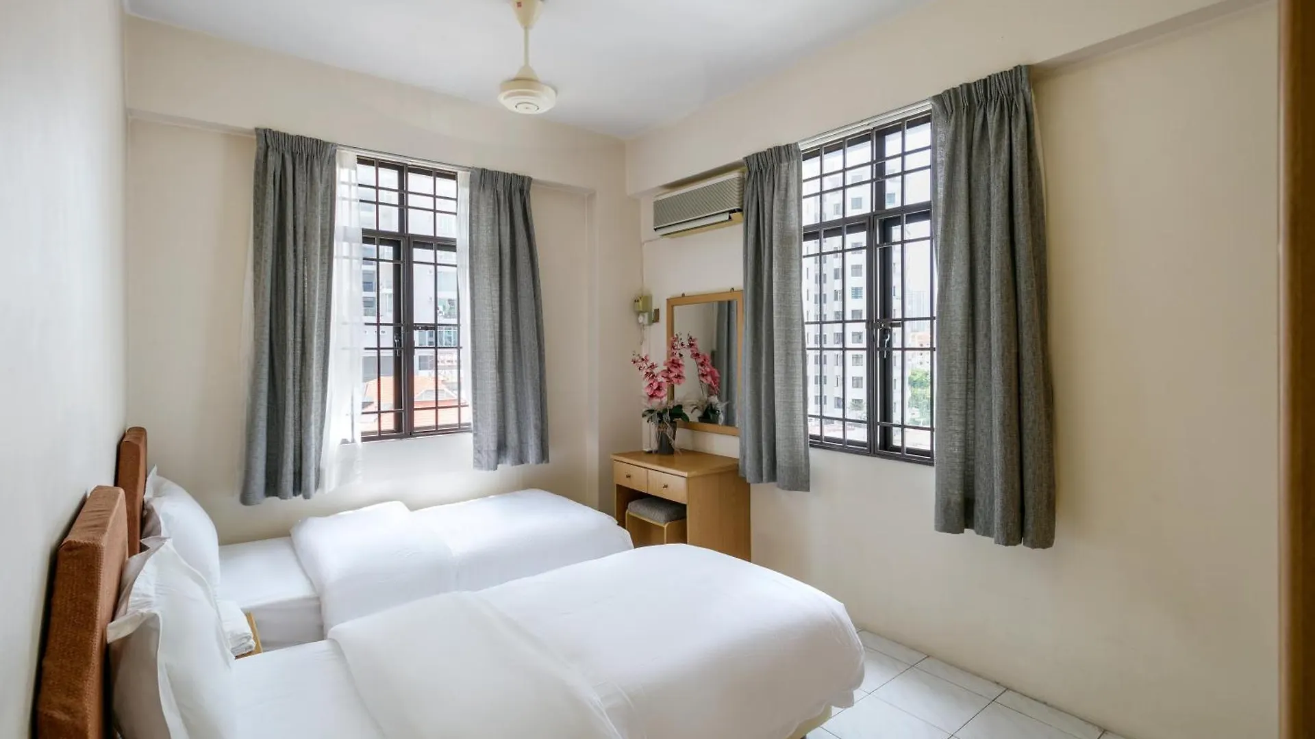 3-Bedroom Stay At Macalister Road & Georgetown, Noble Villa Penang