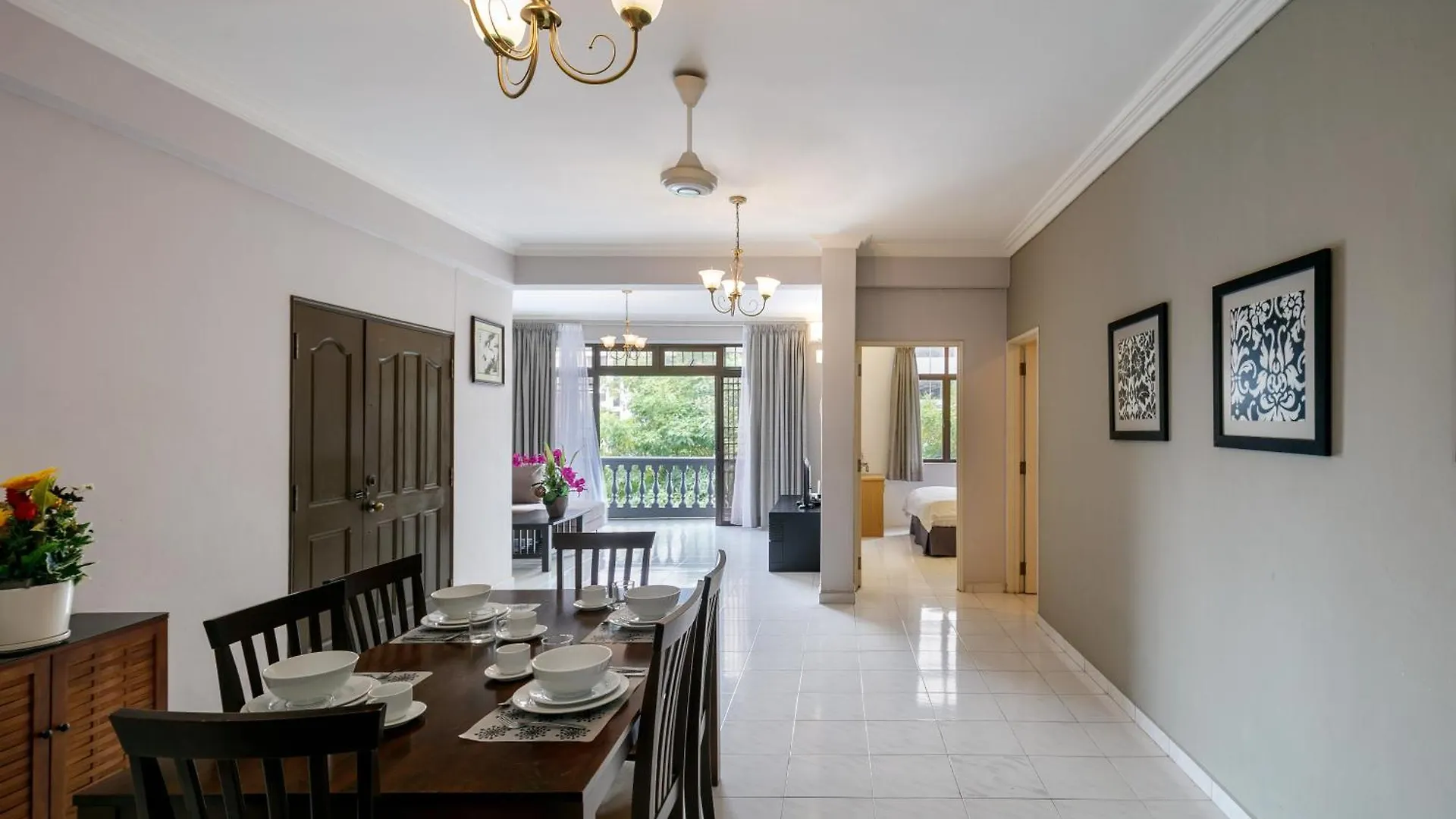 3-Bedroom Stay At Macalister Road & Georgetown, Noble Villa Penang 아파트