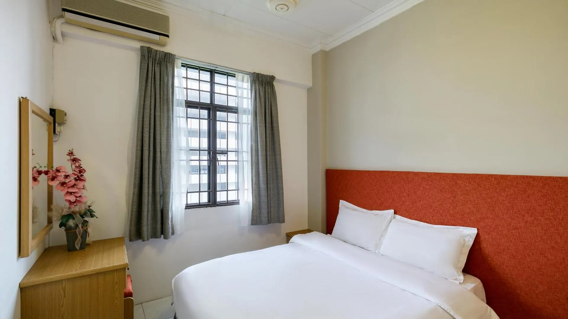 3-Bedroom Stay At Macalister Road & Georgetown, Noble Villa Penang 아파트